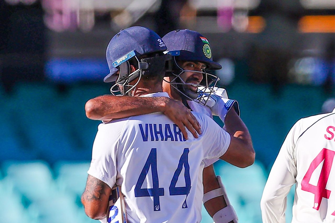 R Ashwin embraces Hanuma Vihari after the match ended in a draw, Australia vs India, 3rd Test, Sydney, 5th day, January 11, 2021