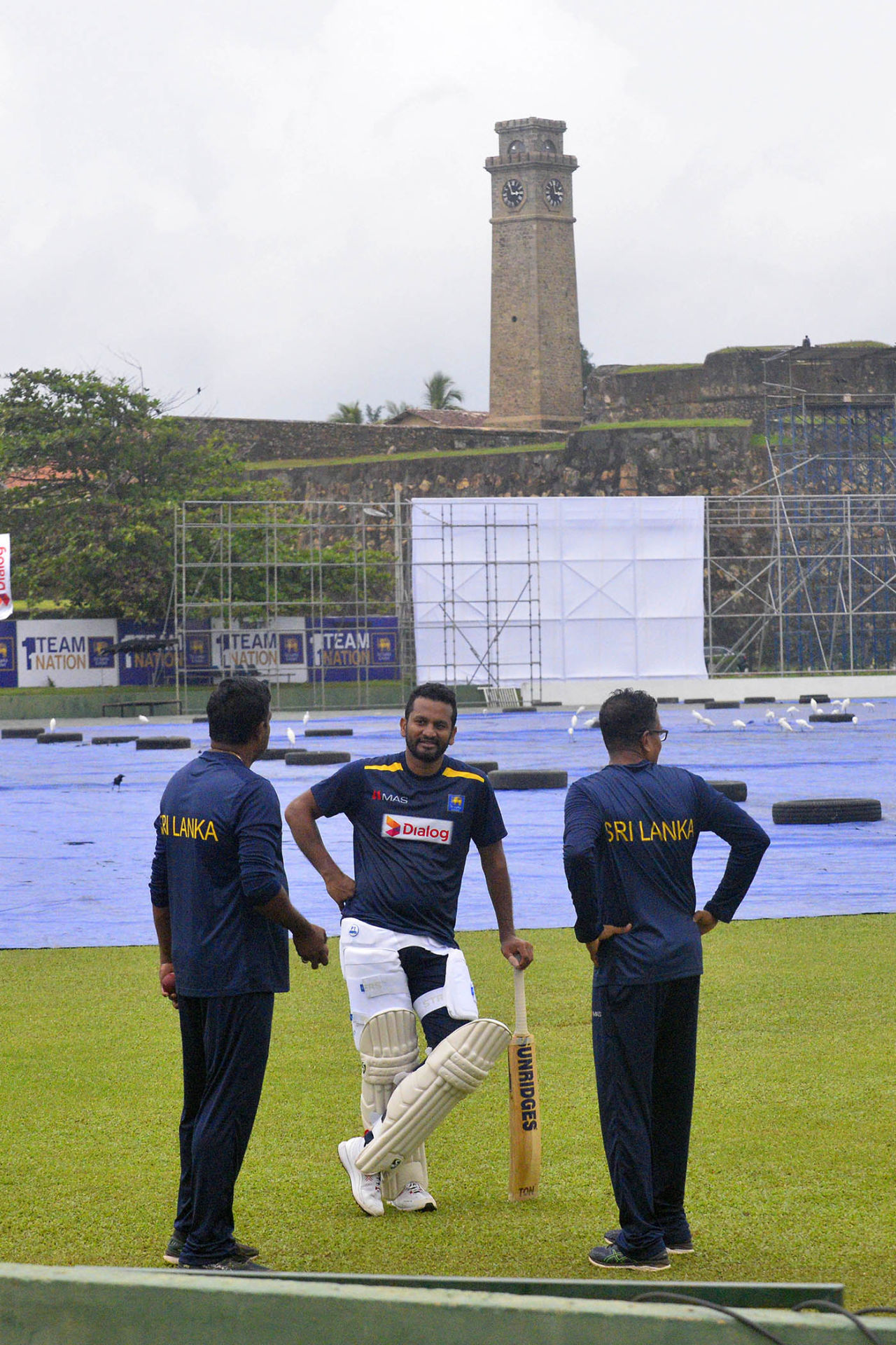 Dimuth Karunaratne in discussions with team staff ahead of the first Test against England, Galle, 12 January 2021