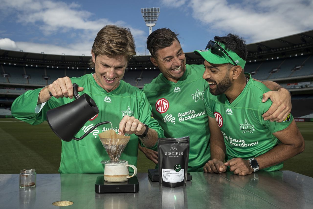 Haris Rauf visits Adam Zampa and Marcus Stoinis' Love Cafe, Melbourne, January 14, 2021