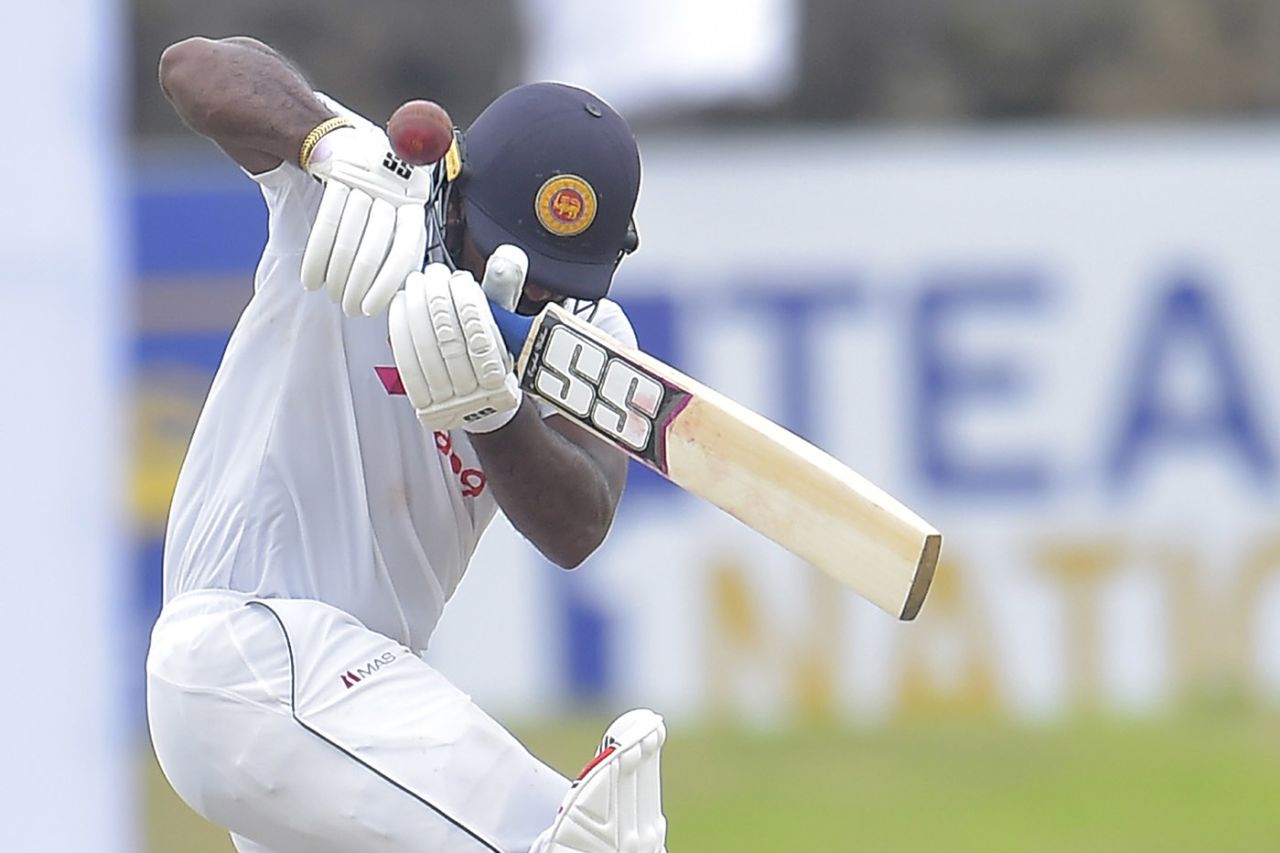 Kusal Perera took a nasty blow to the hand from Mark Wood, Sri Lanka v England, 1st Test, Galle, 3rd day, January 16, 2021