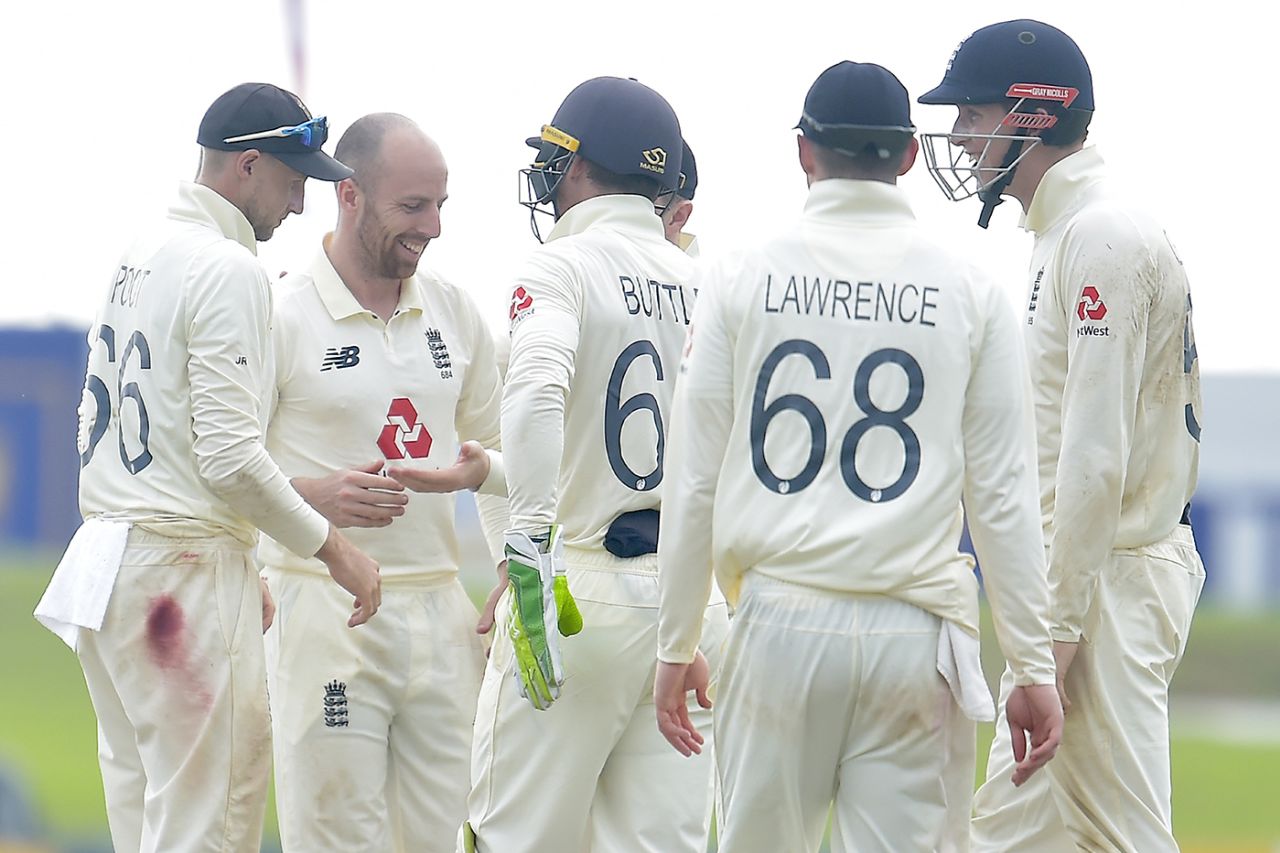 England celebrate Jack Leach's breakthrough, Sri Lanka v England, 1st Test, Galle, 4th day, January 17, 2021