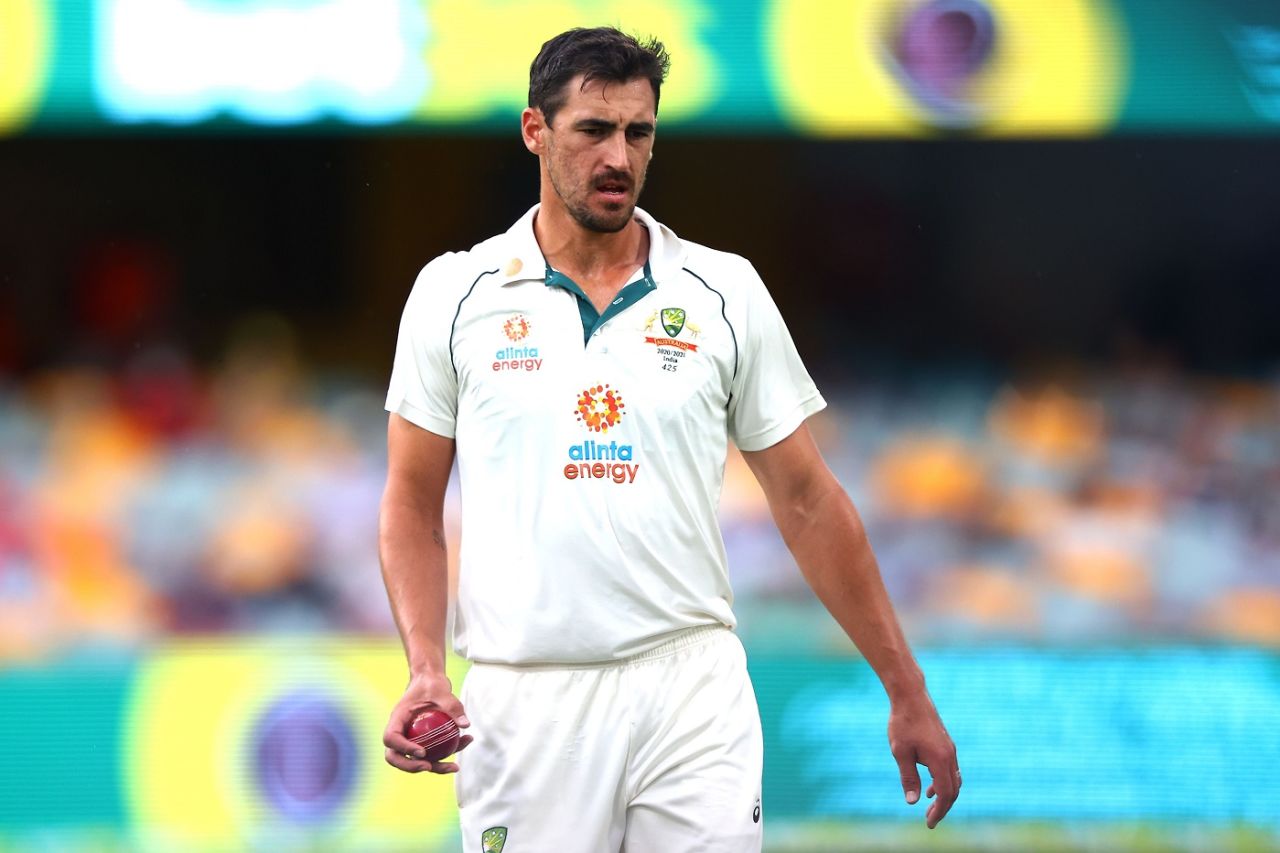 Mitchell Starc seemed in a little discomfort at the Gabba, Australia vs India, 4th Test, Brisbane, 4th day, January 18, 2021