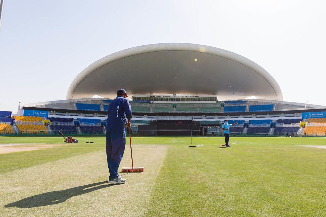 Groundstaff prepare the Abu Dhabi pitch, Sheikh Zayed Stadium, January 20, 2021