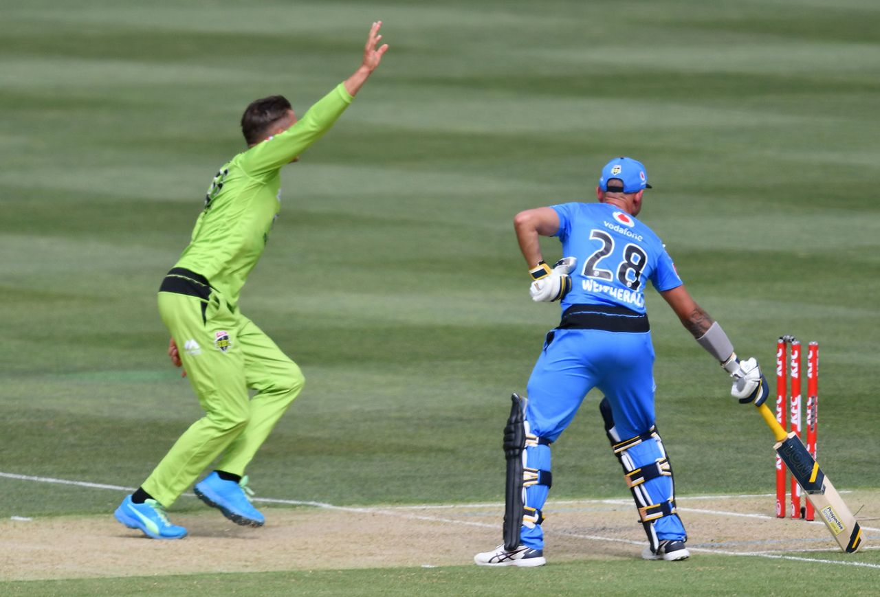 Jake Weatherald was run out backing up when ball deflected off Chris Green's finger, Sydney Thunder vs Adelaide Strikers, BBL, Adelaide, January 24, 2021