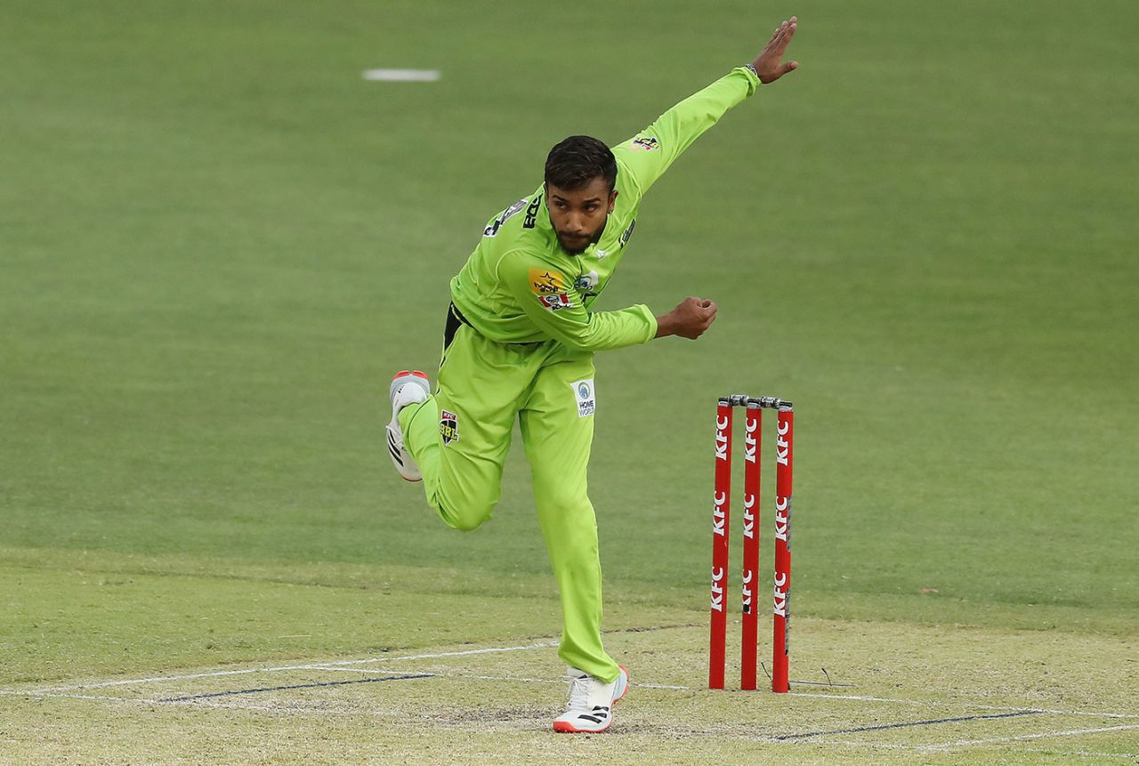 Arjun Nair in his delivery stride, Hobart Hurricanes vs Sydney Thunder, BBL, Perth, January 7, 2021
