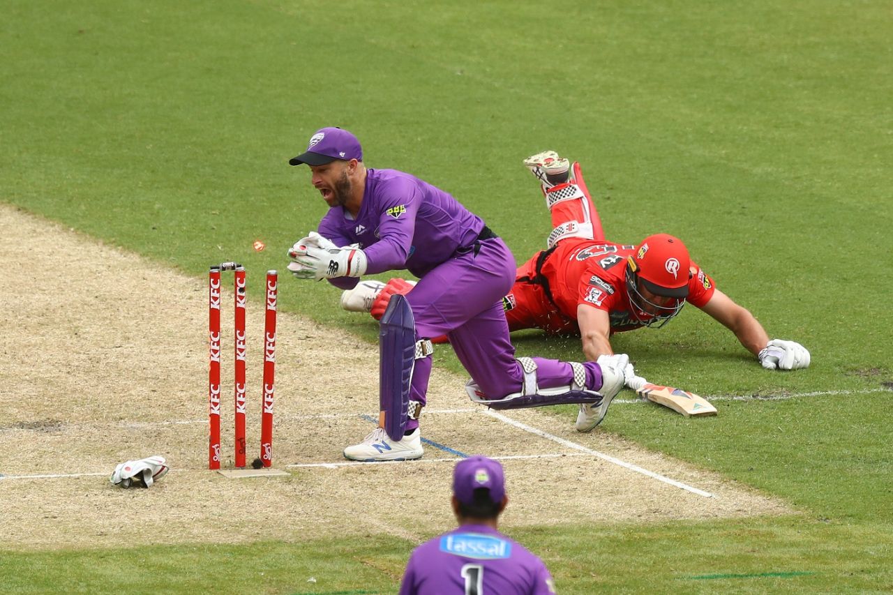 Beau Webster dives to make his ground, Melbourne Renegades vs Hobart Hurricanes, BBL 2020-21, Melbourne, January 26, 2021