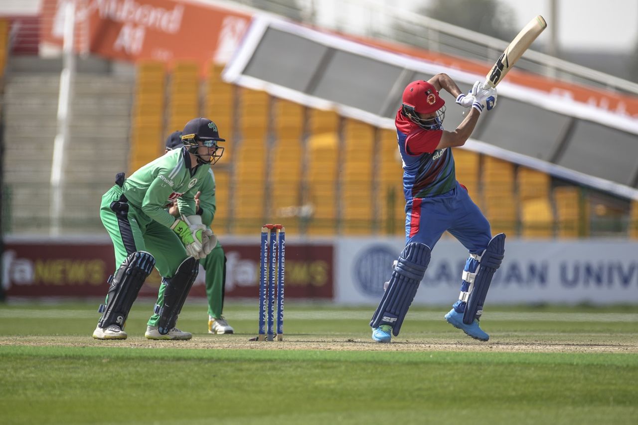Asghar Afghan works one with the spin, Afghanistan vs Ireland, 3rd ODI, Abu Dhabi, January 26, 2021