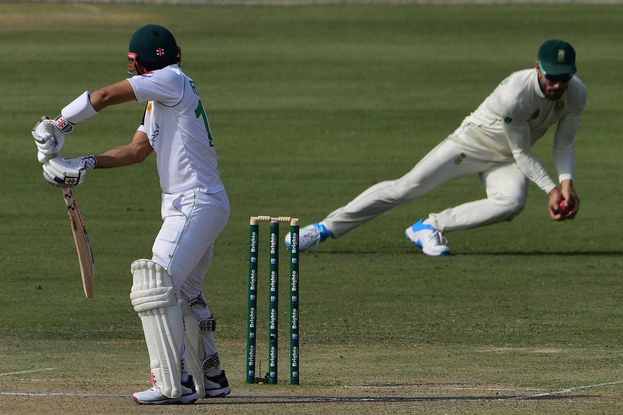 Faf du Plessis takes a sharp catch to remove Mohammad Rizwan, Pakistan vs South Africa, 1st Test, Karachi, 2nd day, January 27, 2021