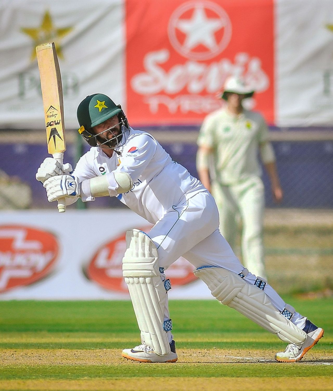 Yasir Shah hit a 37-ball 38 from No. 11, Pakistan v South Africa, 1st Test, Karachi, day 3, January 28, 2021