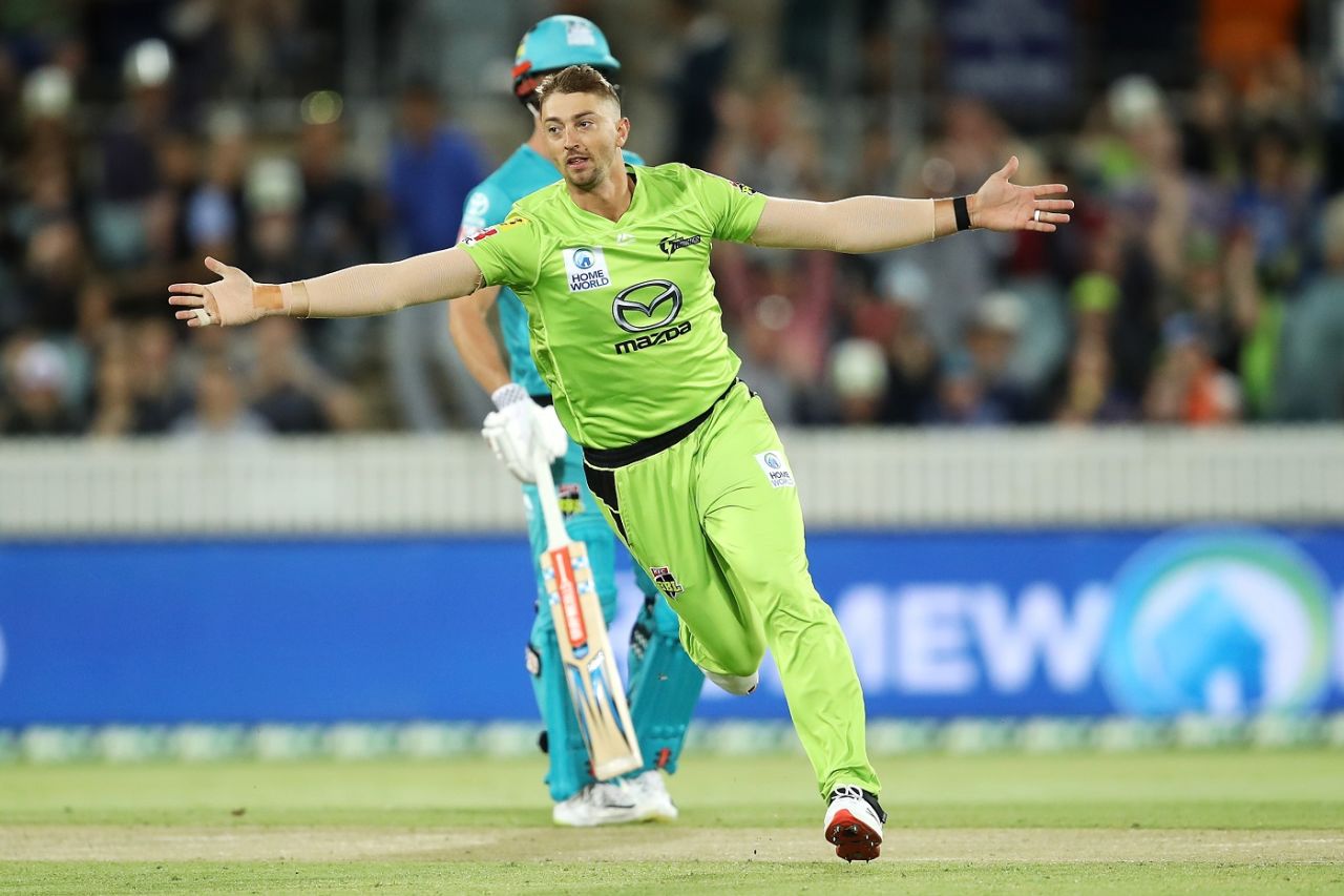 Daniel Sams takes off on a celebratory run, Sydney Thunder vs Melbourne Renegades, BBL 2020-21, Canberra, January 31, 2020