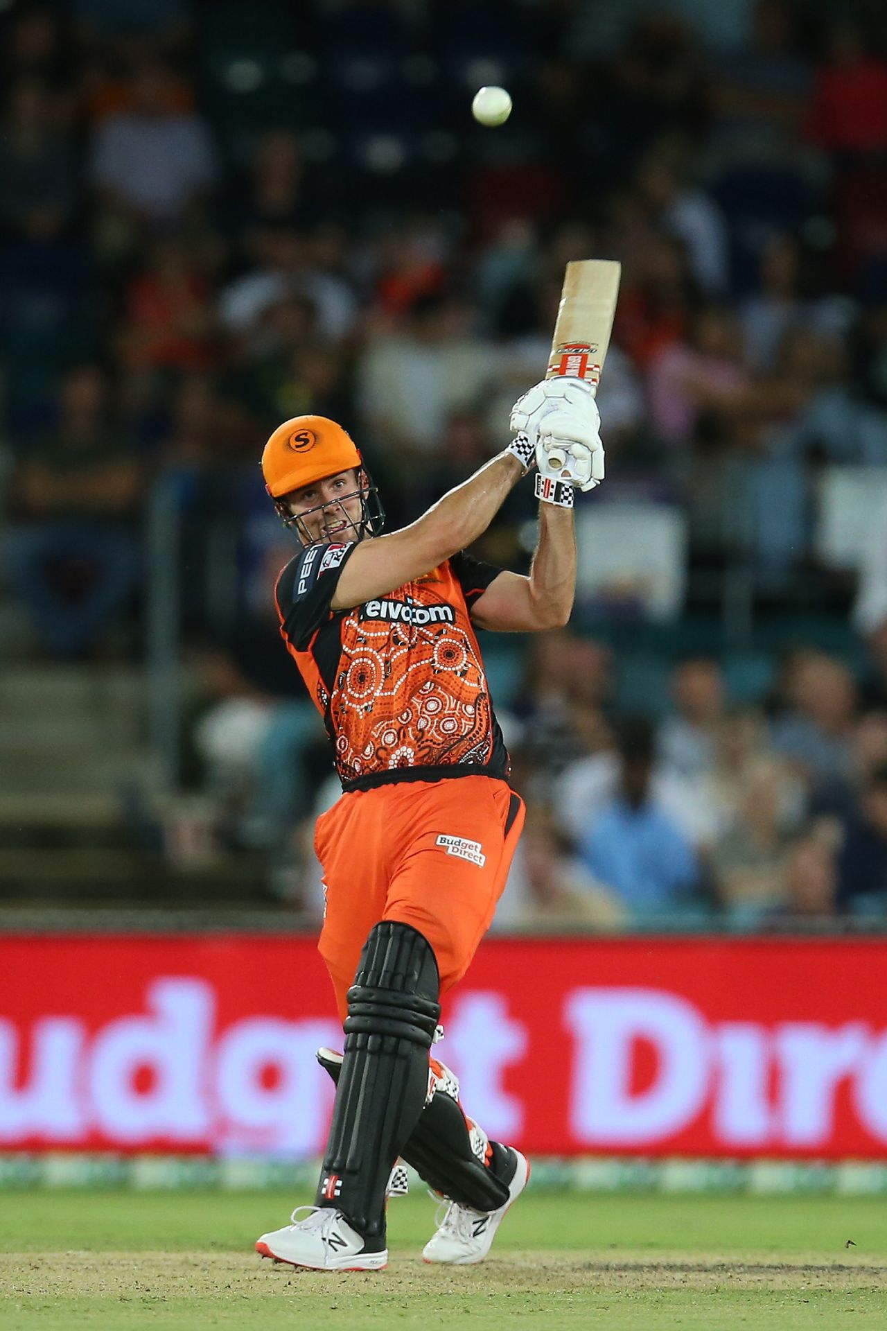 Mitchell Marsh powers the ball down the ground, Brisbane Heat vs Perth Scorchers, BBL 2020-21, Challenger, Canberra, February 4, 2021