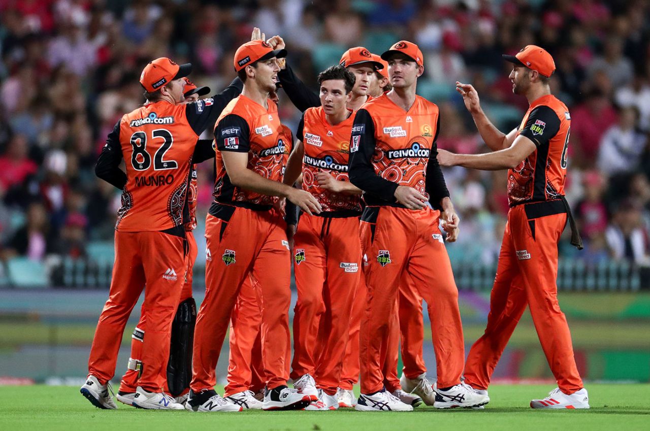 Perth Scorchers celebrate a breakthrough, Sydney Sixers vs Perth Scorchers, BBL final, SCG, February 6, 2021