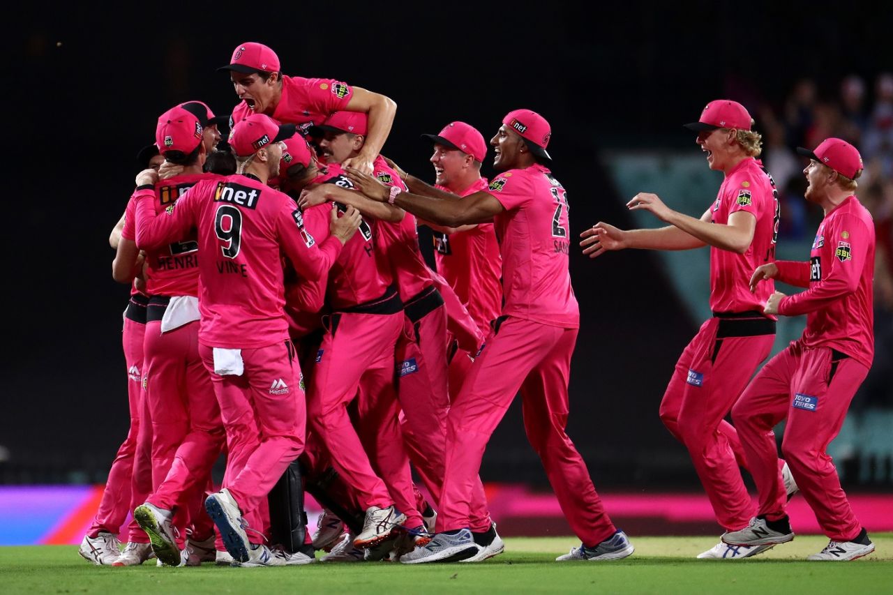 The Sydney Sixers players celebrate after clinching victory in the BBL 2020-21 final, Sydney Sixers vs Perth Scorchers, BBL 2020-21 final, Sydney, February 6, 2021

