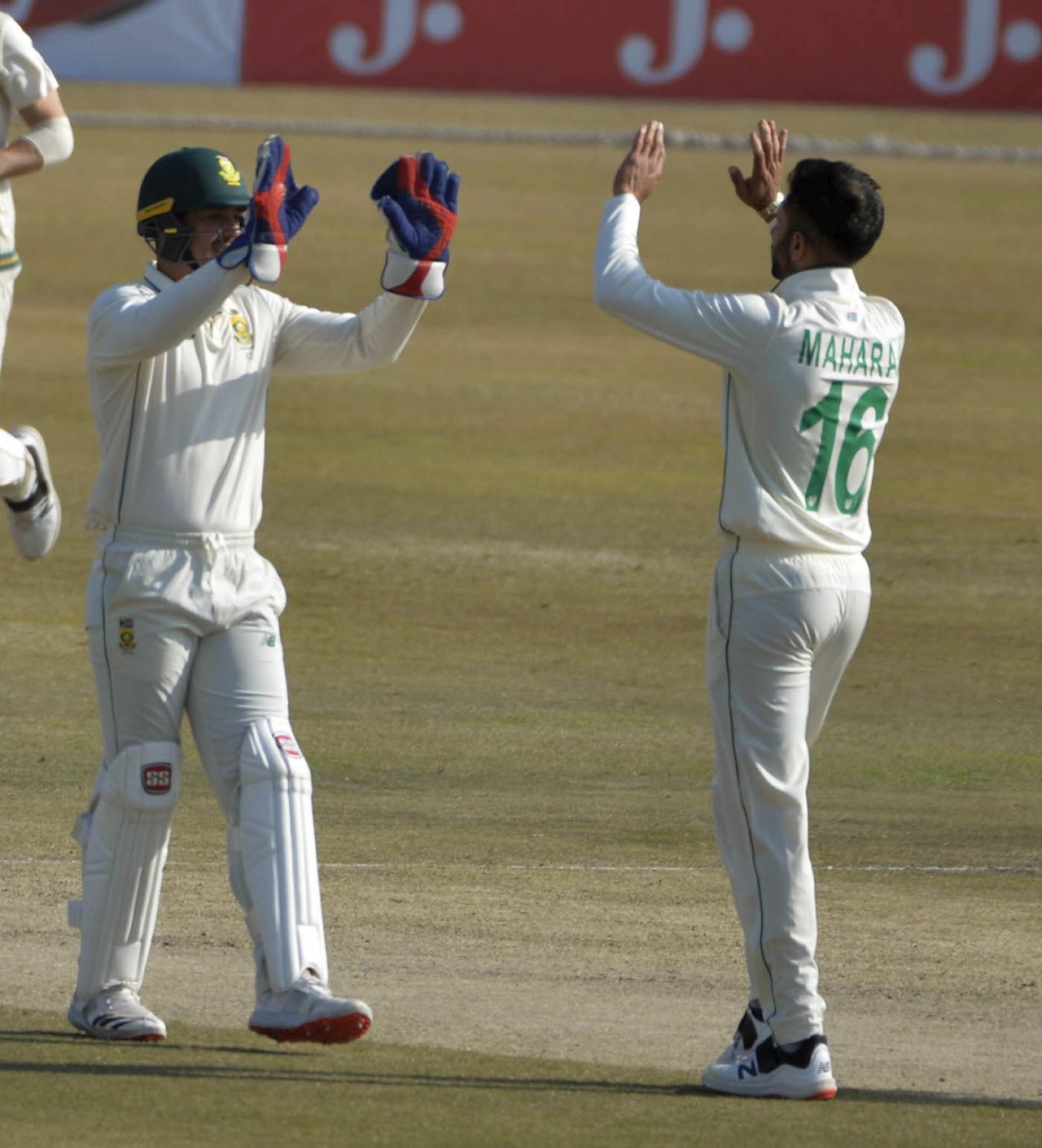 Keshav Maharaj celebrates with Quinton de Kock after striking early in the day, Pakistan vs South Africa, 2nd Test, Rawalpindi, 4th day, February 7, 2021