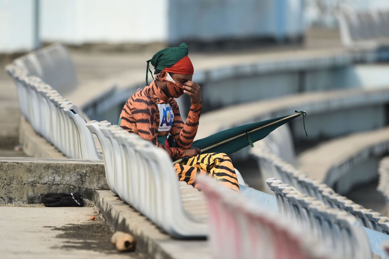 A Bangladesh fan sports a worried look, Bangladesh vs West Indies, 1st Test, Chattogram, Day 5, February 7, 2021