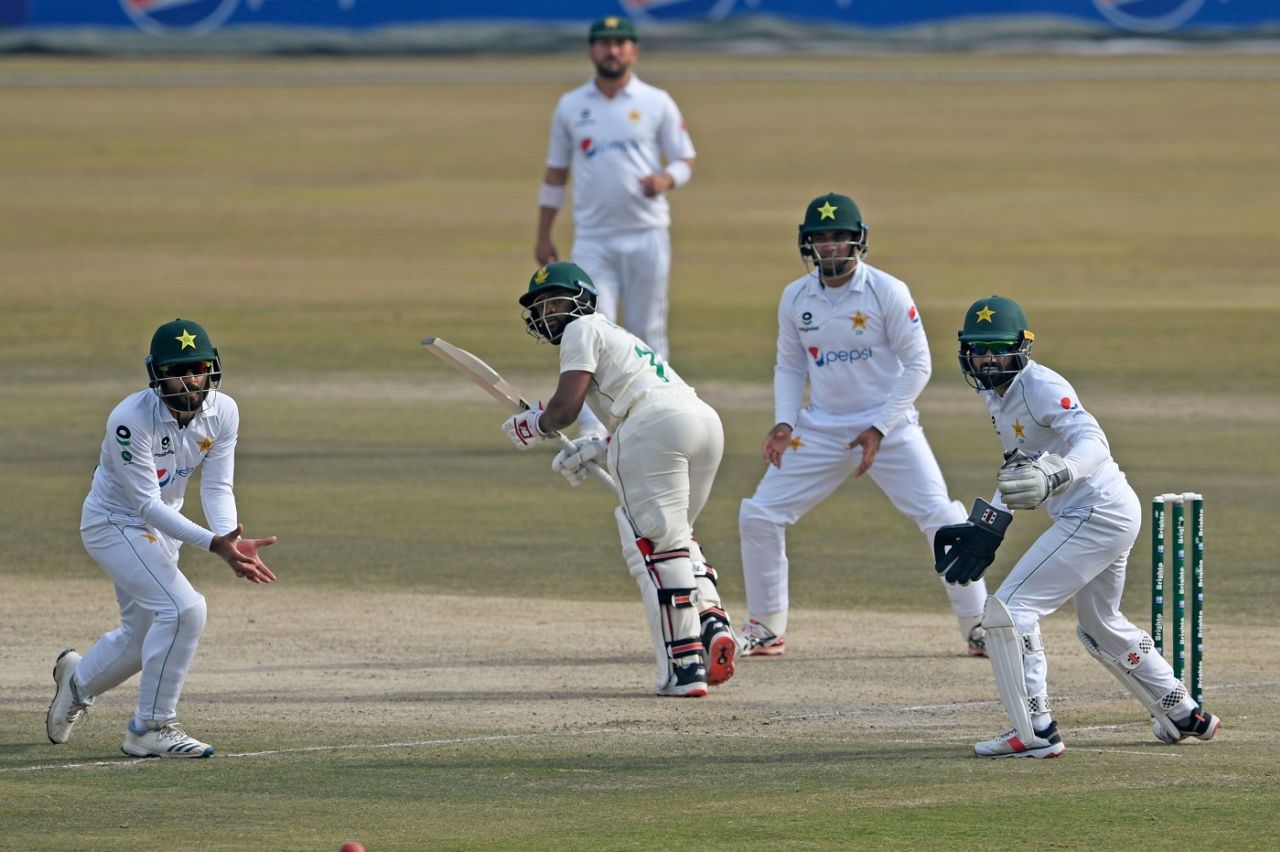 Temba Bavuma finds a way past the close-in fielders, Pakistan vs South Africa, 2nd Test, Rawalpindi, 5th day, February 8, 2021
