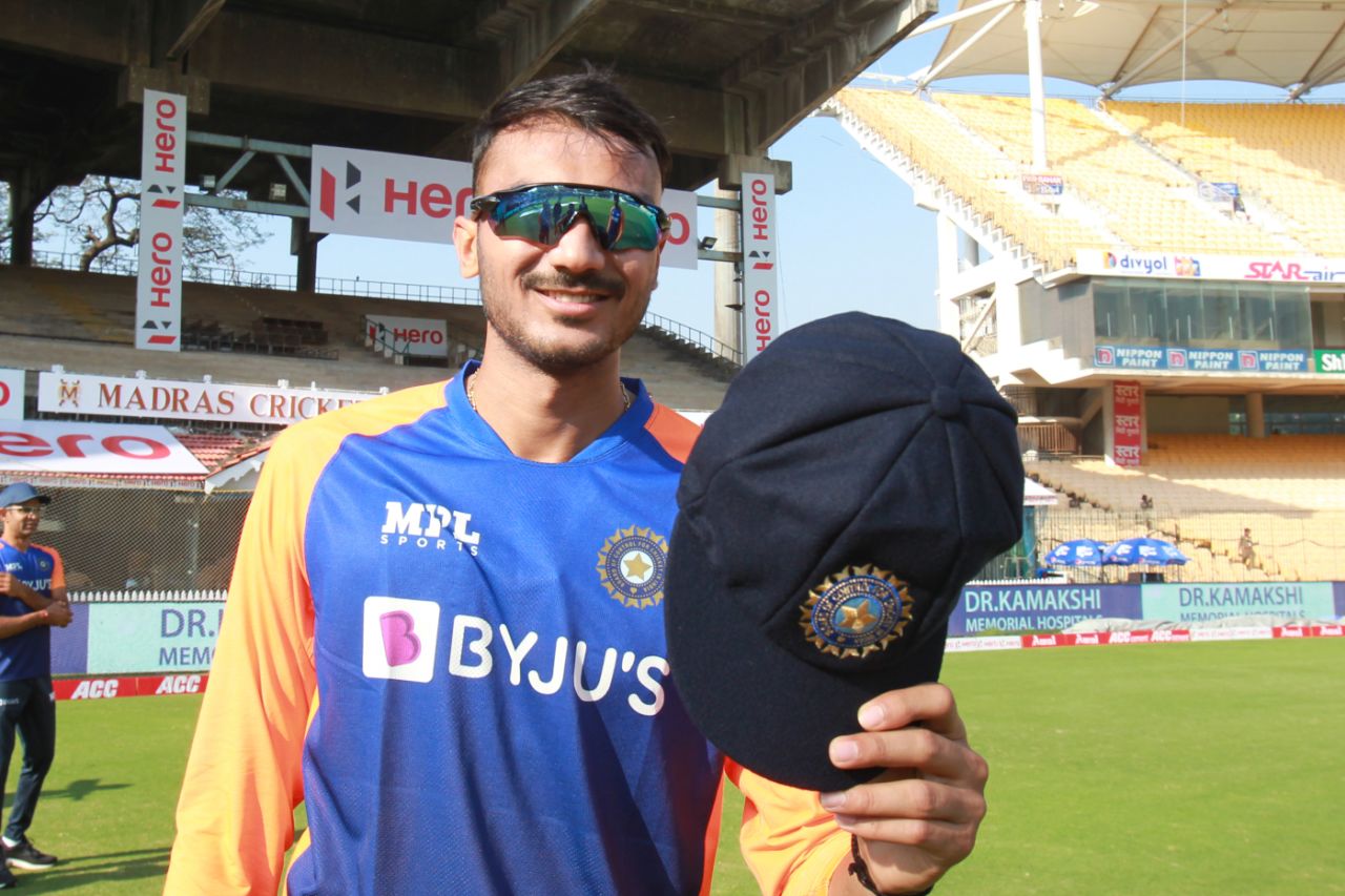 Axar Patel shows off his brand new Test cap, India vs England, 2nd Test, Chennai, 1st day, February 13, 2021