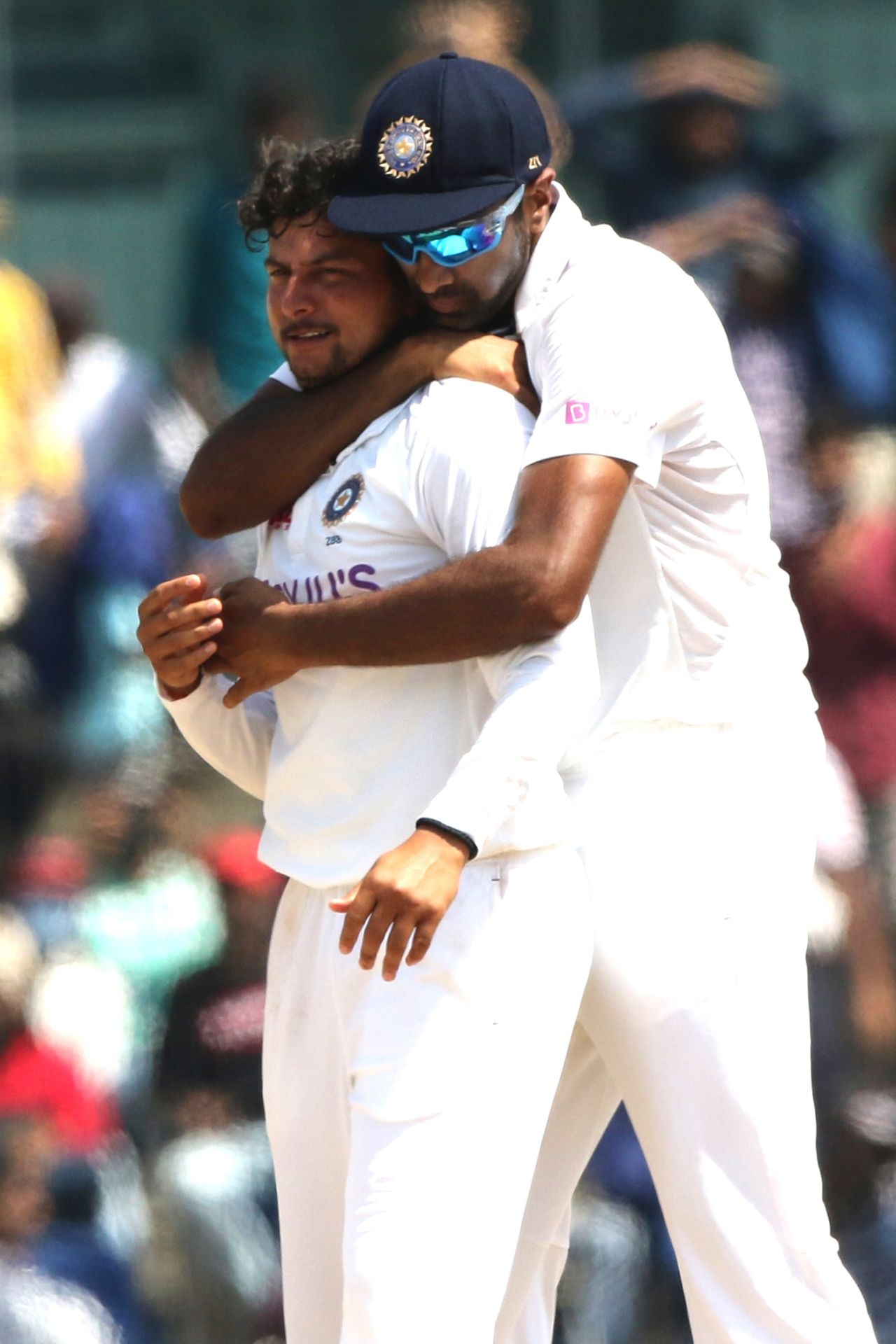R Ashwin hugs Kuldeep Yadav after Ben Foakes departs, India vs England, 2nd Test, Day 4, Chennai, February 16, 2021