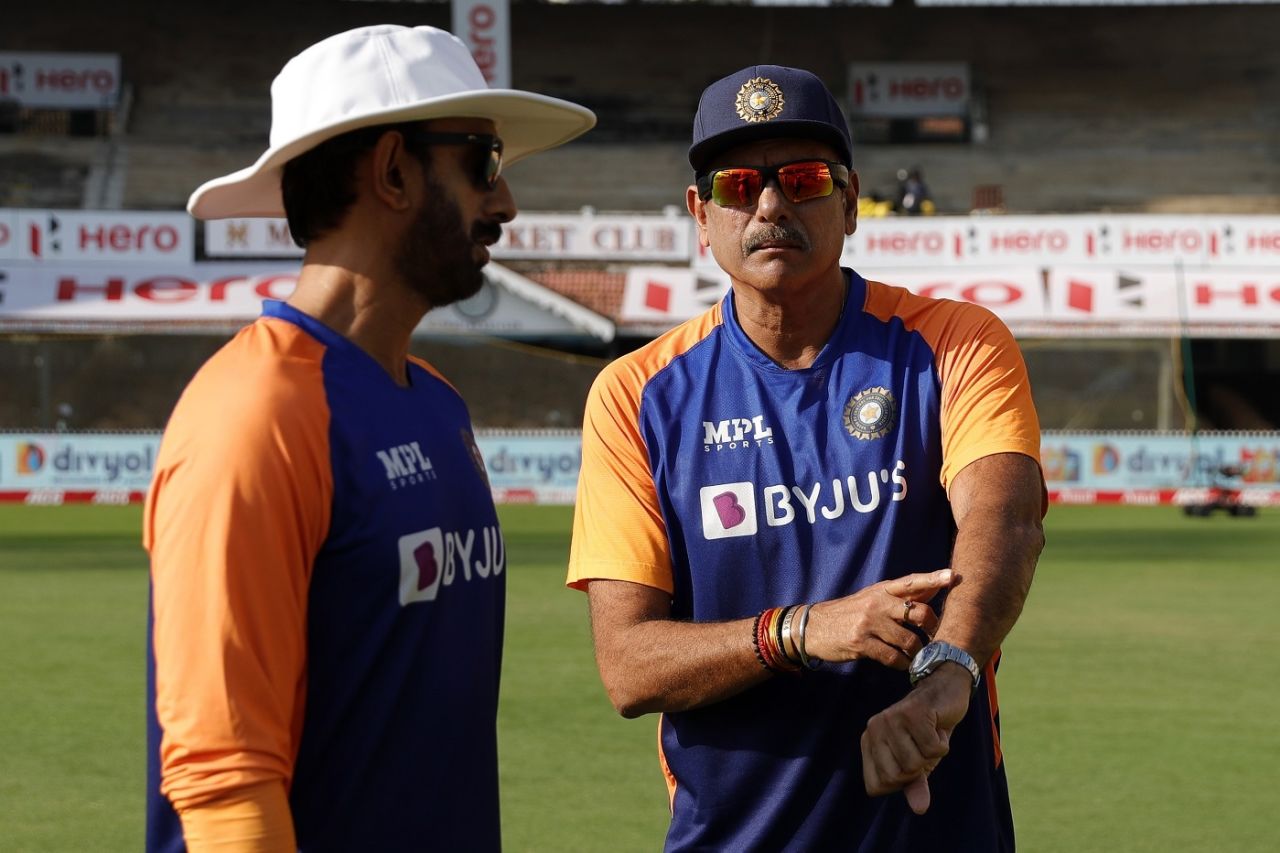 Vikram Rathour and Ravi Shastri have a chat, Chennai, February 16, 2021
