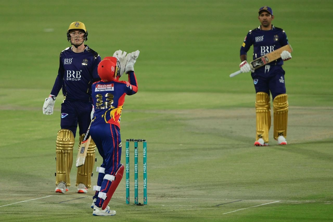 Tom Banton watches on as he is about to be caught by Joe Clarke, Karachi Kings vs Quetta Gladiators, Pakistan Super League, Karachi, February 20, 2021
