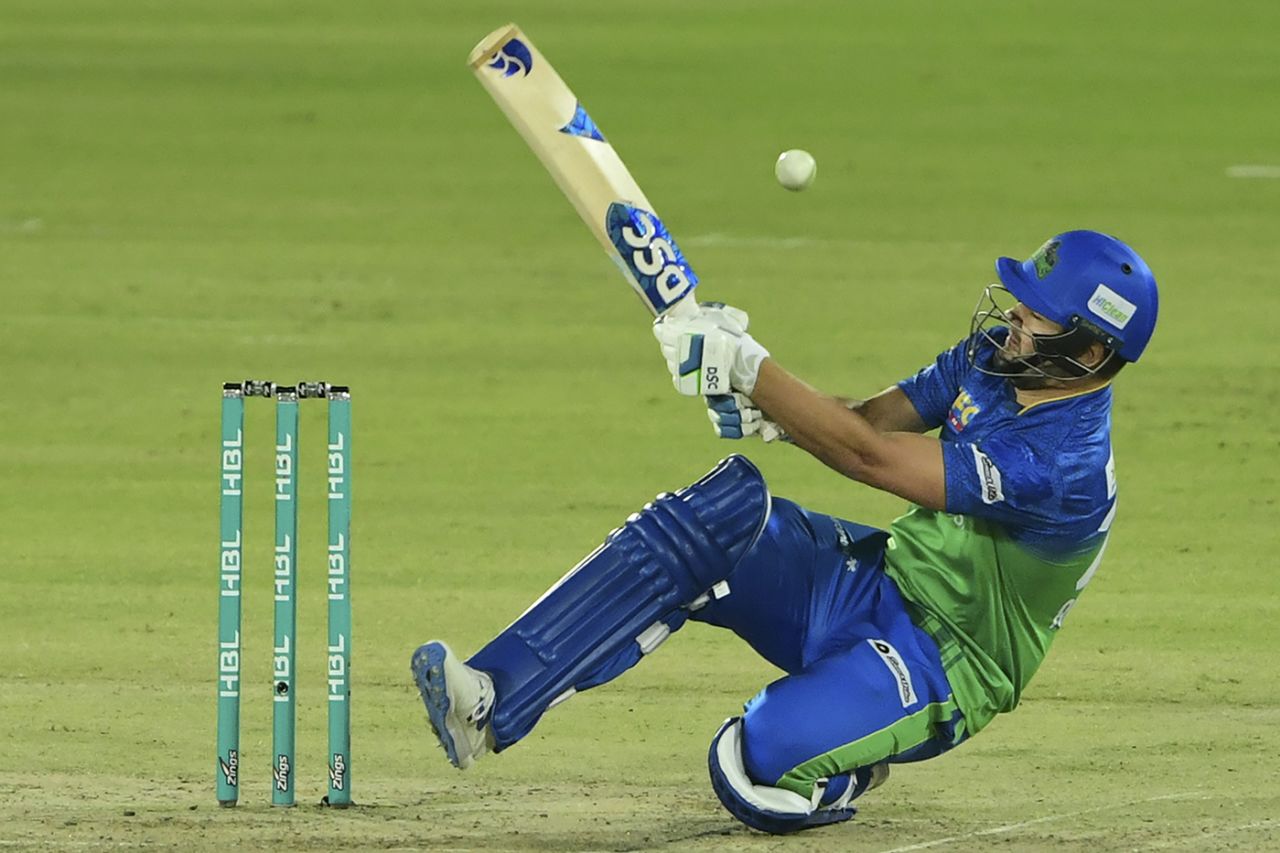 Rilee Rossouw's attempted paddle-sweep goes wrong, Multan Sultans vs Peshawar Zalmi, Karachi, PSL, February 23, 2021