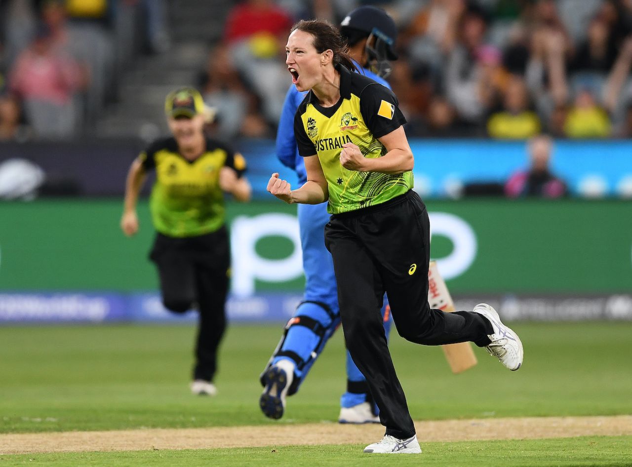 Megan Schutt is ecstatic after dismissing Shafali Verma in the first over, Australia women vs India women, final, 2020 Women's T20 World Cup, Melbourne Cricket Ground, Melbourne, March 8, 2020
