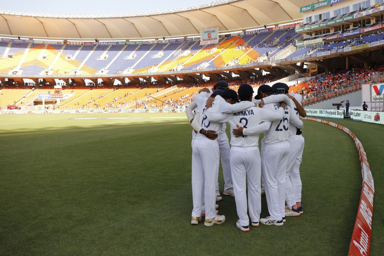 The Indian team get into a huddle, India vs England, 3rd Test, Ahmedabad, Day 2, February 25, 2021