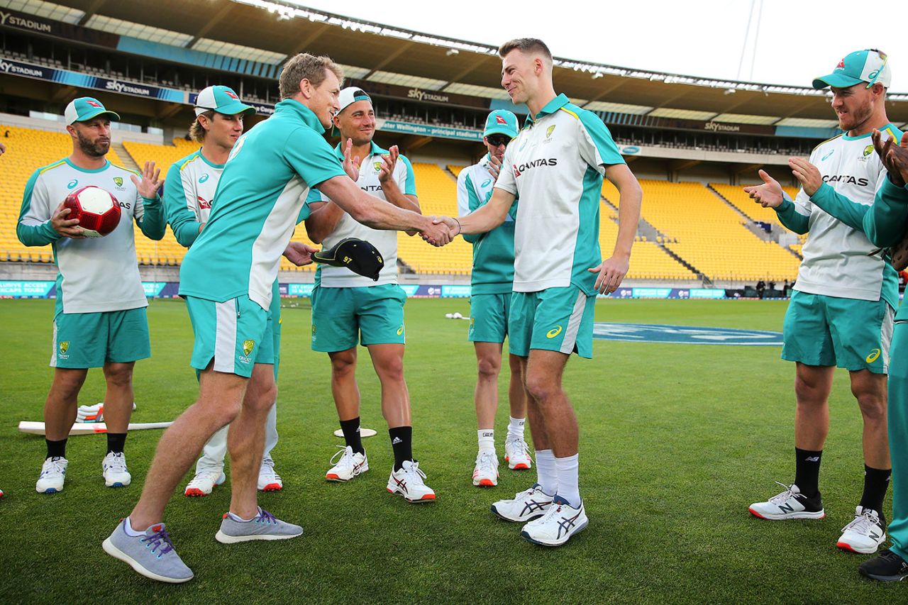 Riley Meredith was handed his cap by George Bailey, New Zealand vs Australia, 3rd T20I, Wellington, March 3, 2021