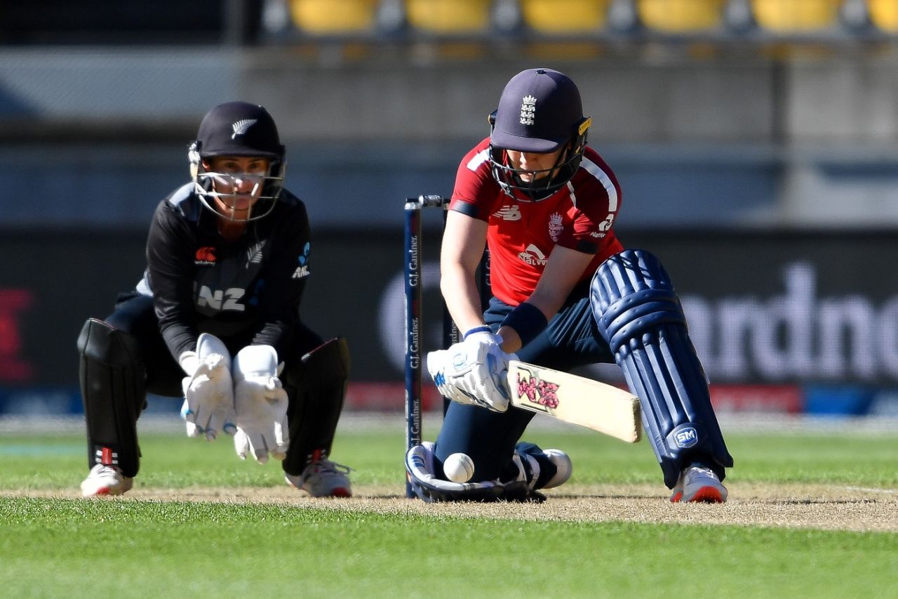 Heather Knight plays a reverse sweep, New Zealand Women vs England Women, 2nd T20I, Wellington, March 5, 2021