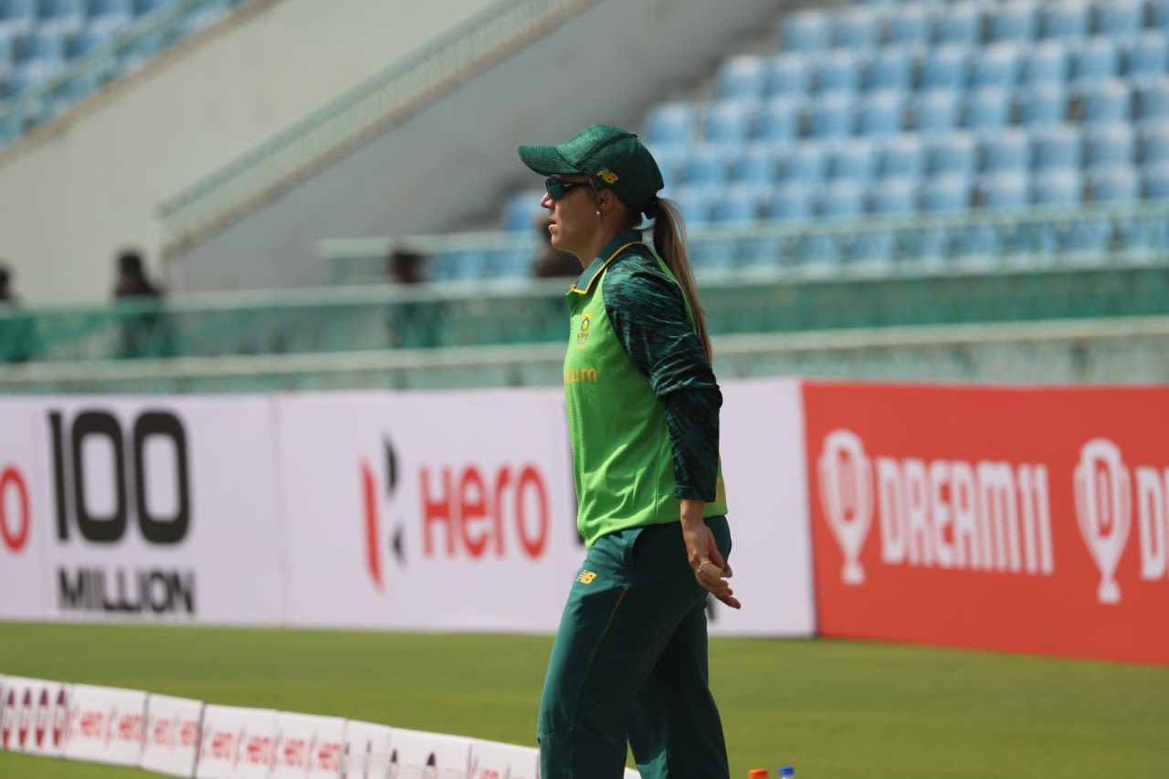Mignon du Preez patrols the outfield, India vs South Africa, 1st Women's ODI, Lucknow, March 7, 2021