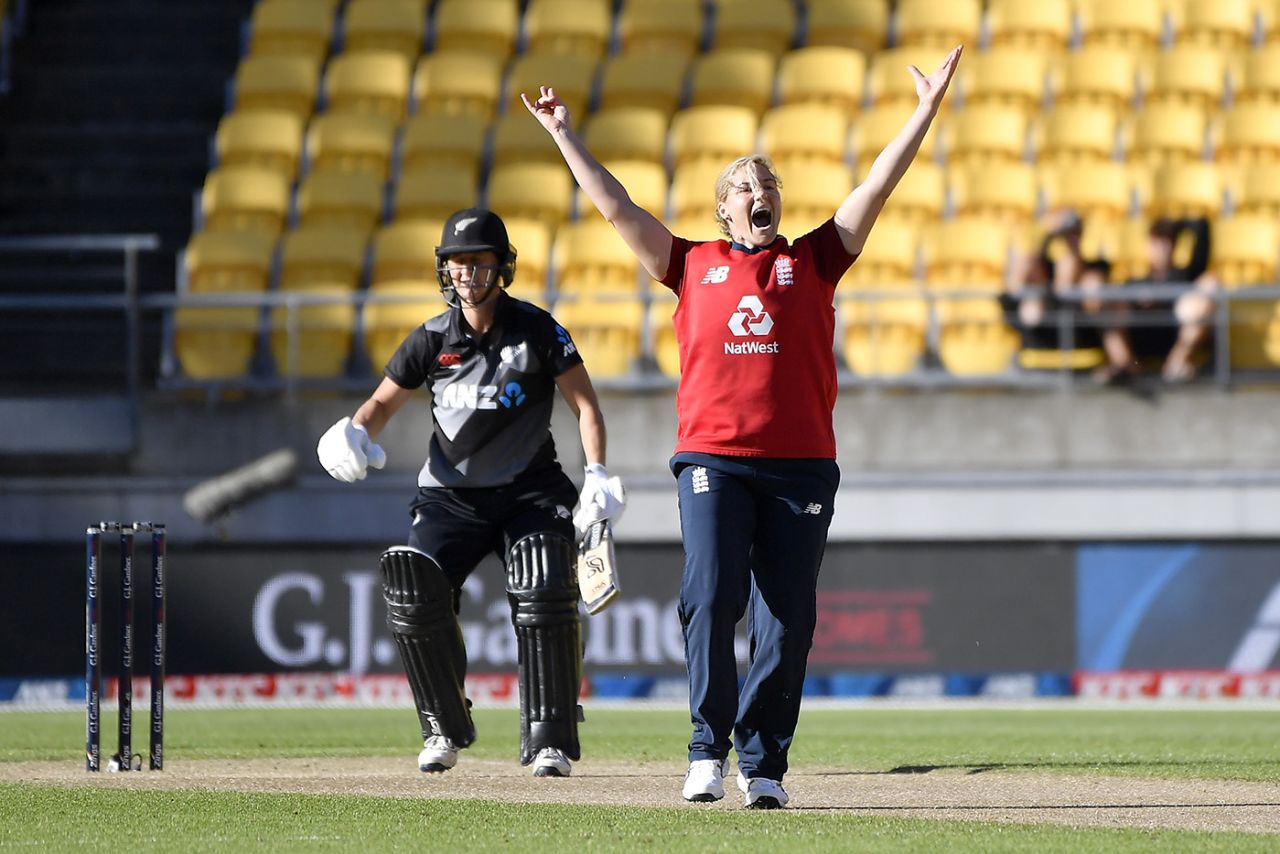 Katherine Brunt celebrates a wicket, New Zealand vs England, 3rd Women's T20I, Wellington, March 7, 2021