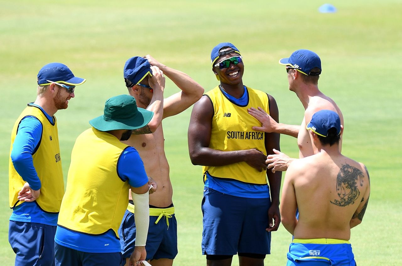 Lungi Ngidi has a laugh with his team-mates, Brisbane, November 16, 2018