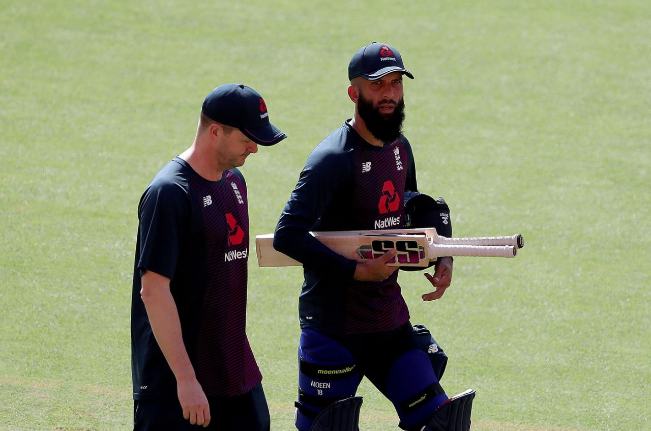 Moeen Ali speaks to England's analyst, Nathan Leamon, England training, Ahmedabad, March 8, 2021