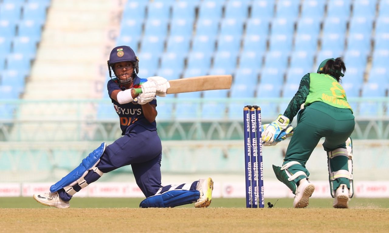 Punam Raut sweeps one fine, India vs South Africa, 2nd Women's ODI, Lucknow, March 9, 2021