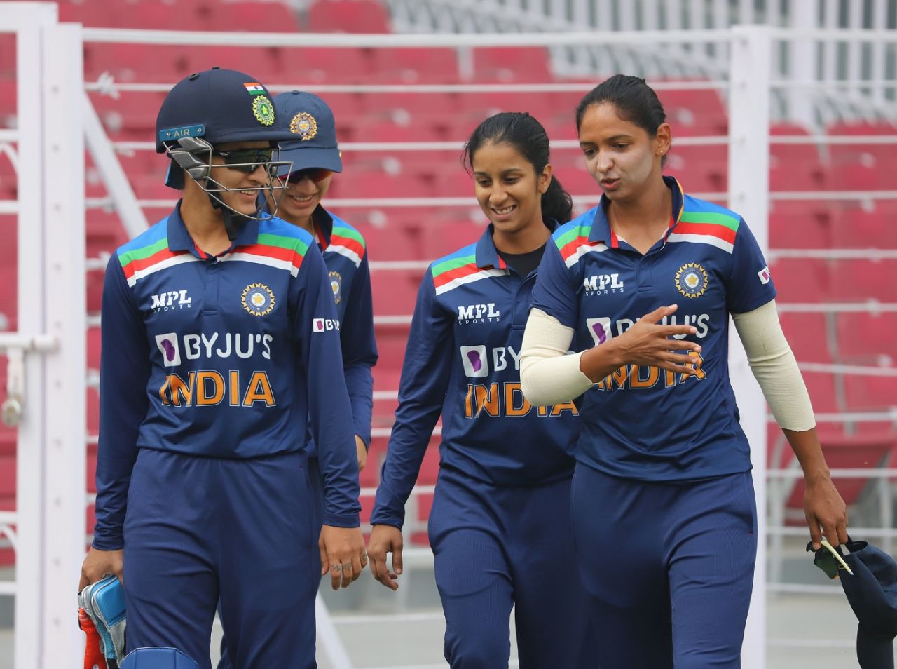 Smriti Mandhana, Jemimah Rodrigues, Sushma Verma and Harmanpreet Kaur have a chat, India vs South Africa, 2nd Women's ODI, Lucknow, March 9, 2021