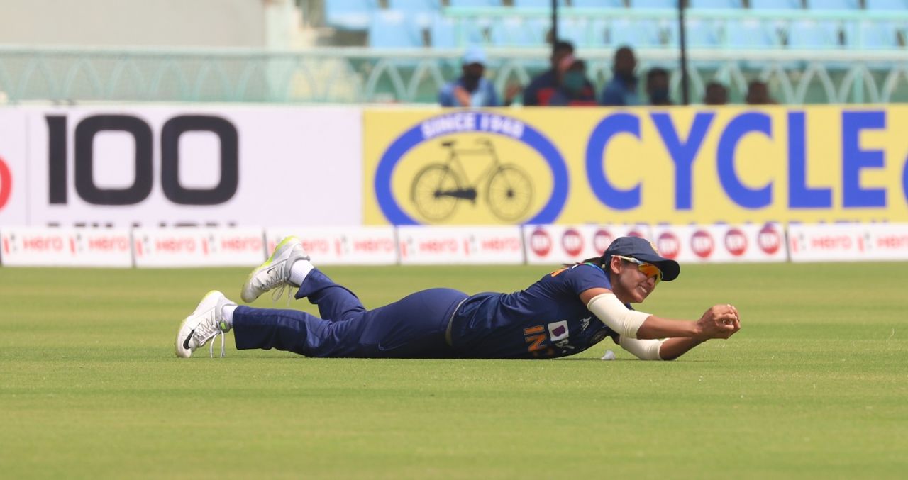 Harmanpreet Kaur takes a diving catch, India vs South Africa, 2nd Women's ODI, Lucknow, March 9, 2021