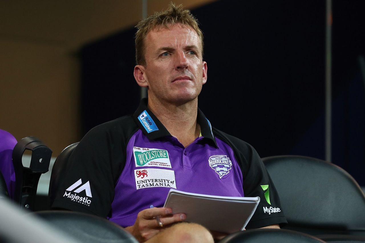 Hobart Hurricanes coach Damien Wright looks on, Brisbane, December 30, 2016