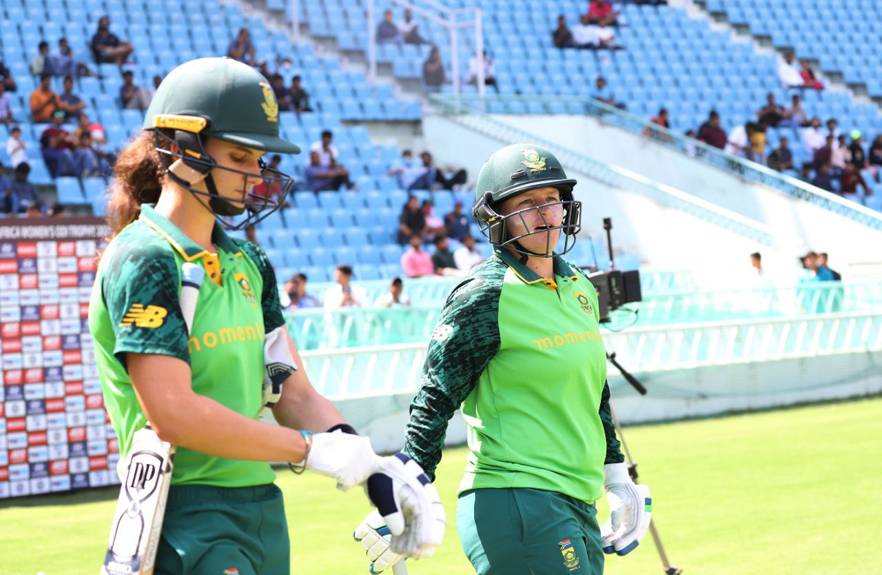 Laura Wolvaardt and Lizelle Lee walk out to bat, India Women vs South Africa Women, 4th ODI, Lucknow, March 14, 2021