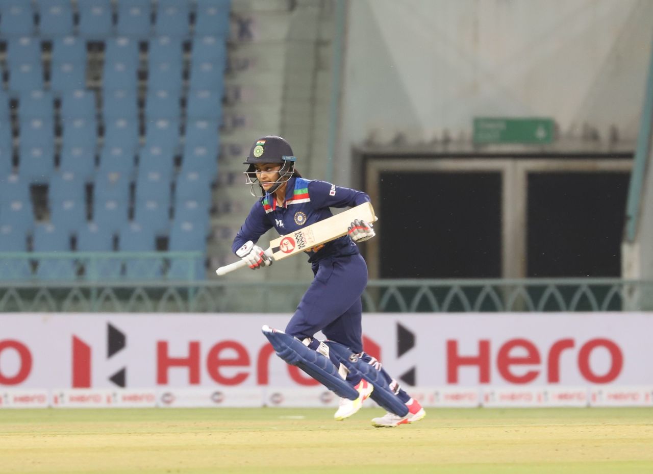 Harleen Deol sets off for a run, India Women vs South Africa Women, 1st T20I, Lucknow, March 20, 2021