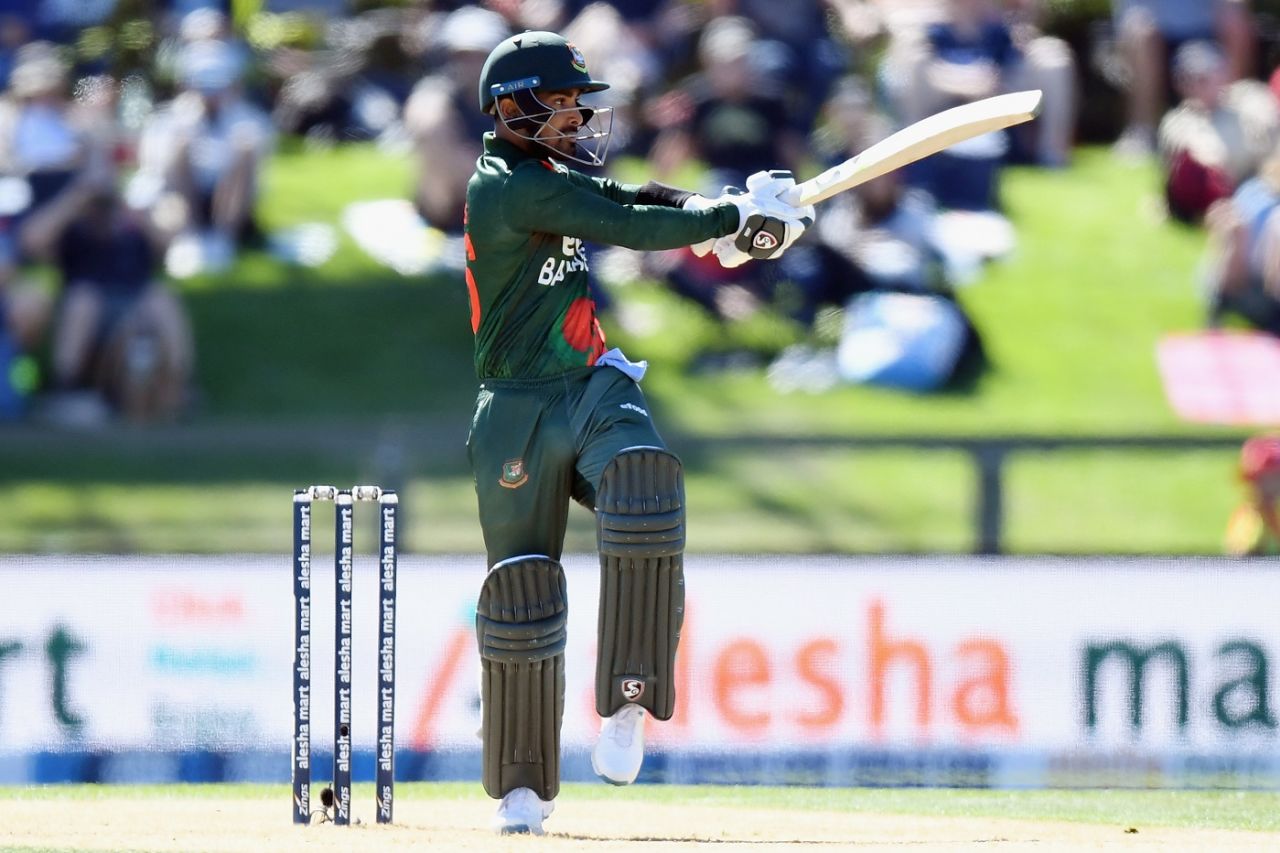 Liton Das' pull was taken at square leg, New Zealand vs Bangladesh, 2nd ODI, Christchurch, March 23, 2021