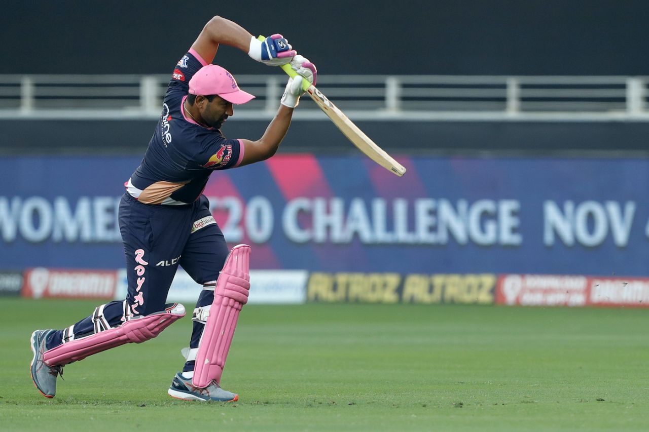 Robin Uthappa warms up before the match, Kolkata Knight Riders vs Rajasthan Royals, Dubai International Cricket Stadium, Dubai, United Arab Emirates, November 1, 2020