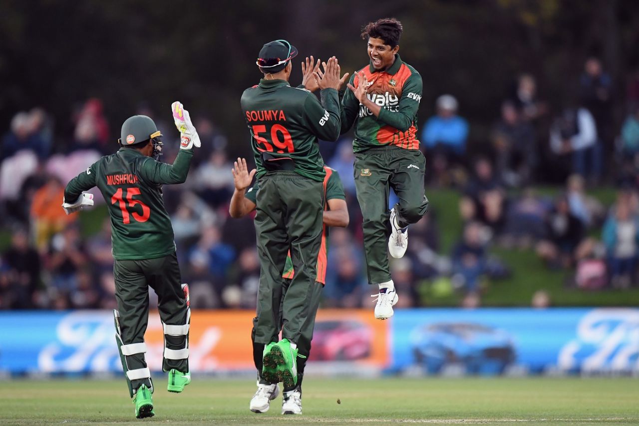 Mahedi Hasan produced an excellent spell of offspin bowling, New Zealand vs Bangladesh, 2nd ODI, Christchurch, March 23, 2021