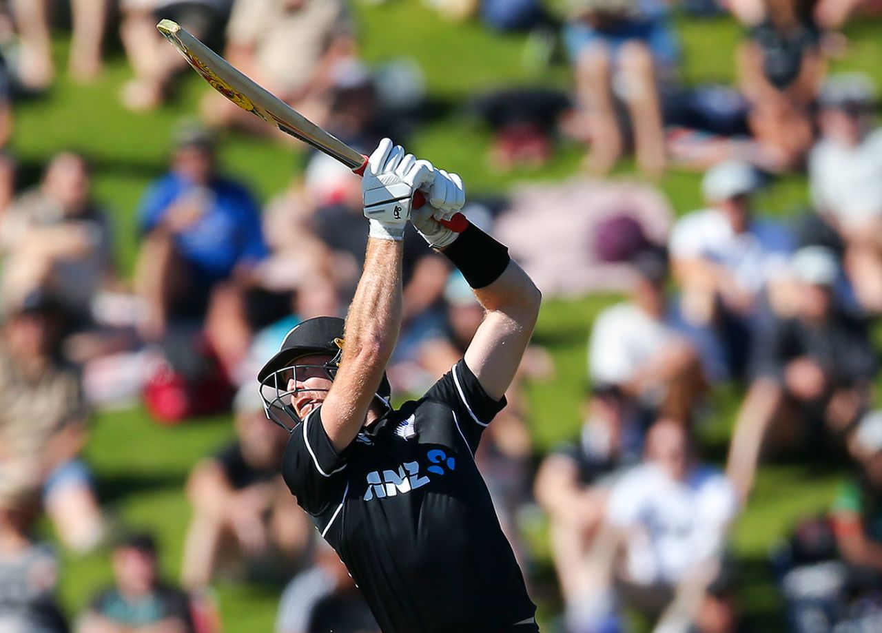 Martin Guptill goes over the off side, New Zealand vs Bangladesh, 3rd ODI, Wellington, March 26, 2021