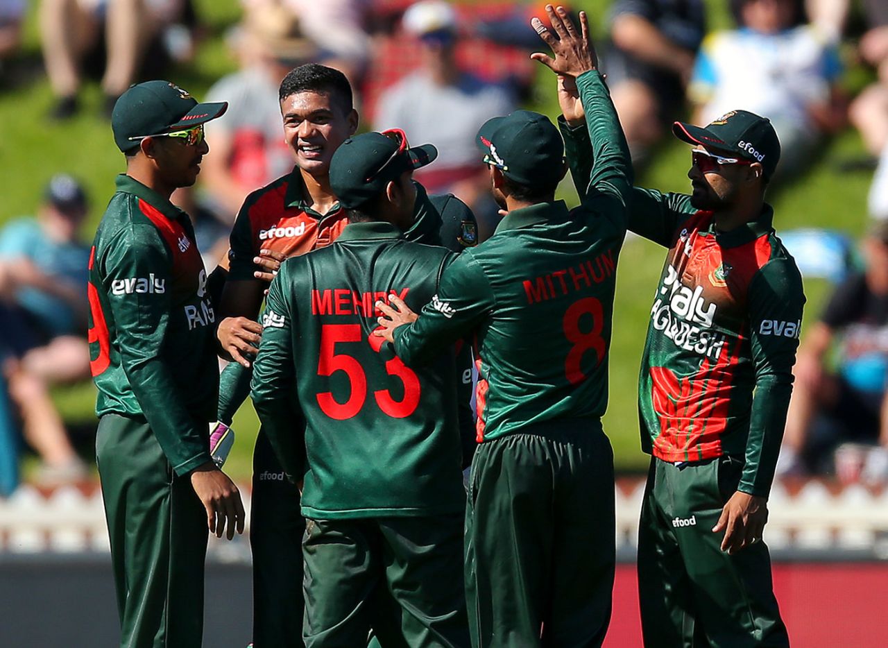 Bangladesh celebrate their first breakthrough, New Zealand vs Bangladesh, 3rd ODI, Wellington, March 26, 2021