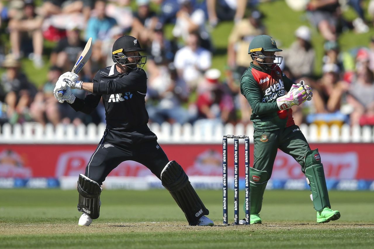 Devon Conway plays a cut, New Zealand vs Bangladesh, 3rd ODI, Wellington, March 26, 2021