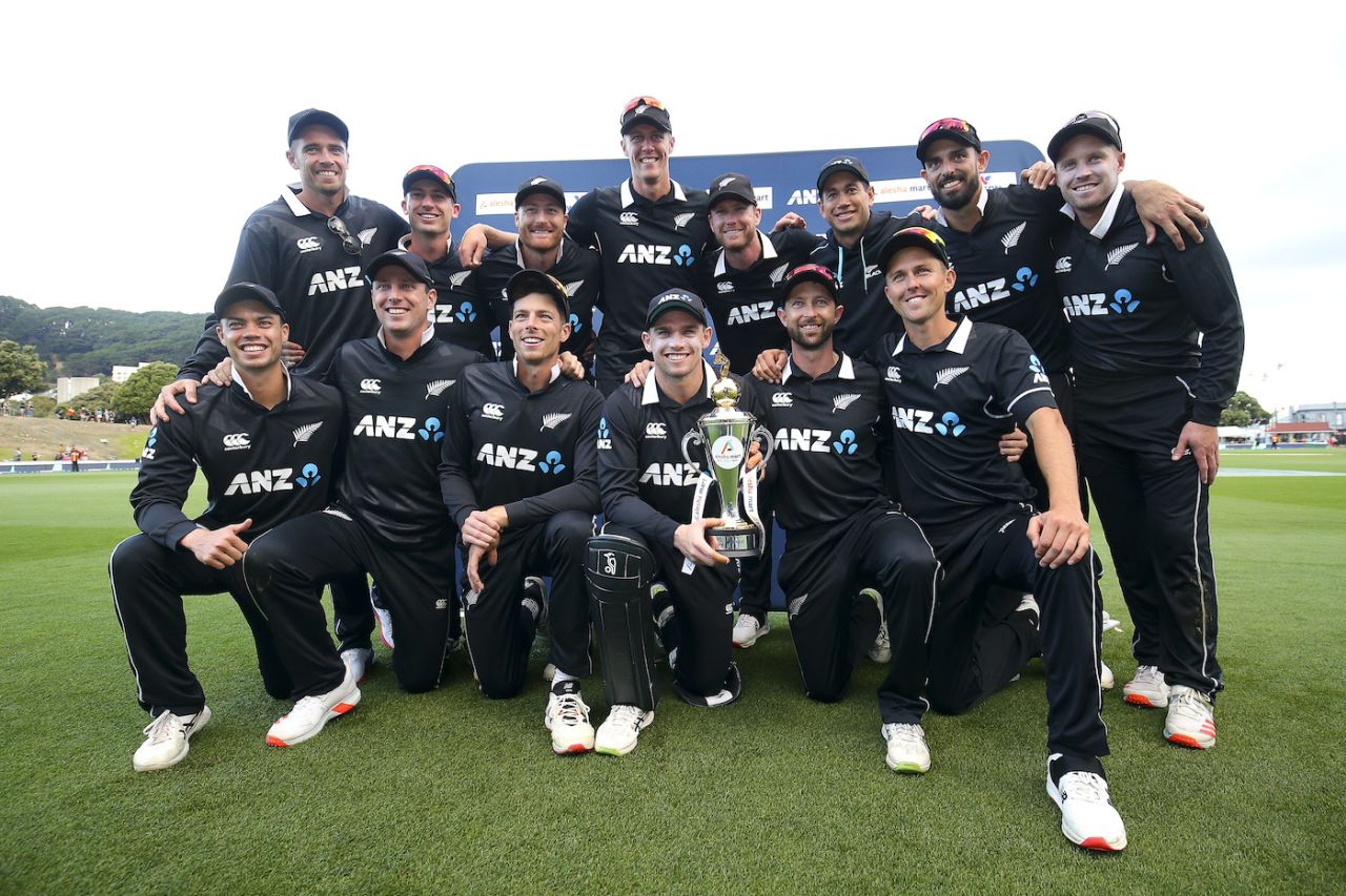 New Zealand are all smiles as they pose with the trophy, New Zealand vs Bangladesh, 3rd ODI, Wellington, March 26, 2021