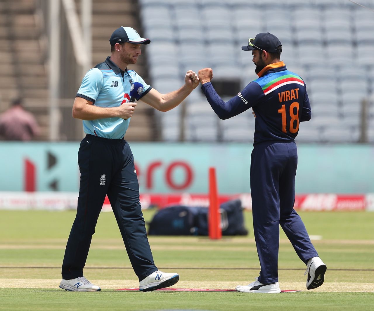 Jos Buttler and Virat Kohli at the toss, India vs England, 3rd ODI, Pune, March 28, 2021