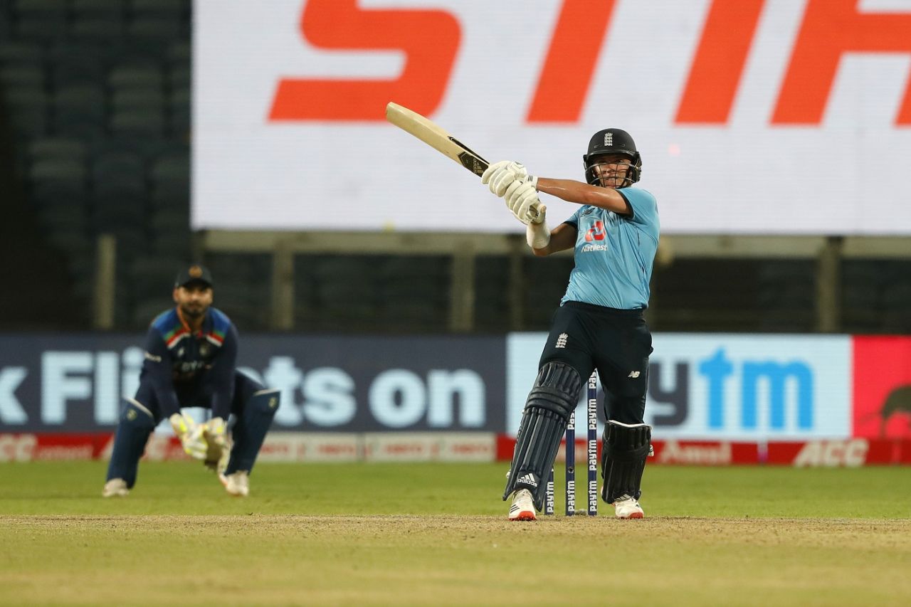 Sam Curran smashes one of his three sixes, India vs England, 3rd ODI, Pune, March 28, 2021

