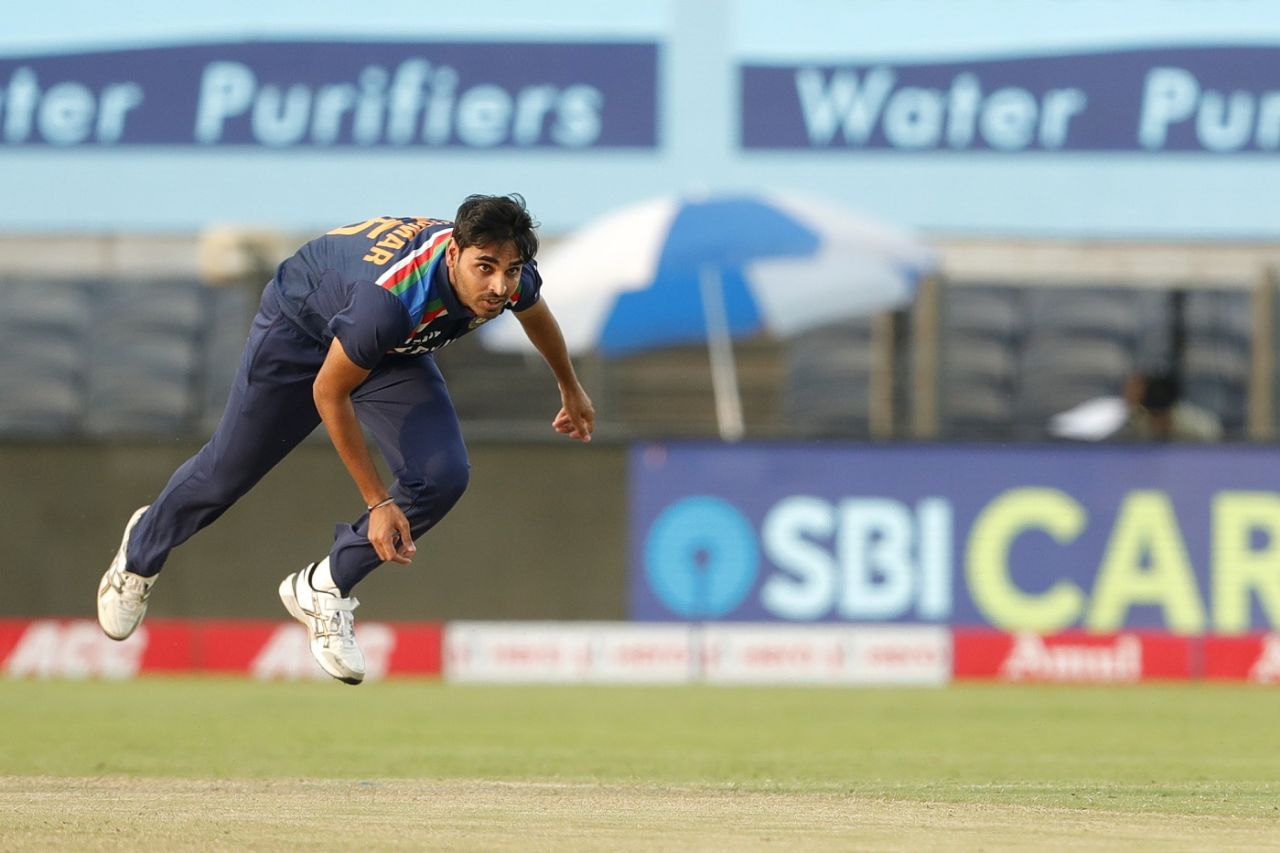 Bhuvneshwar Kumar bowls during the second ODI against England, Pune, March 26, 2021
