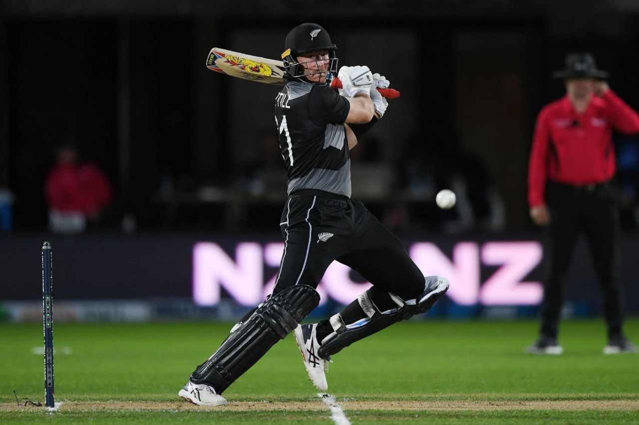 Martin Guptill slashes through the off side, New Zealand vs Bangladesh, 2nd T20I, Napier, March 30, 2021